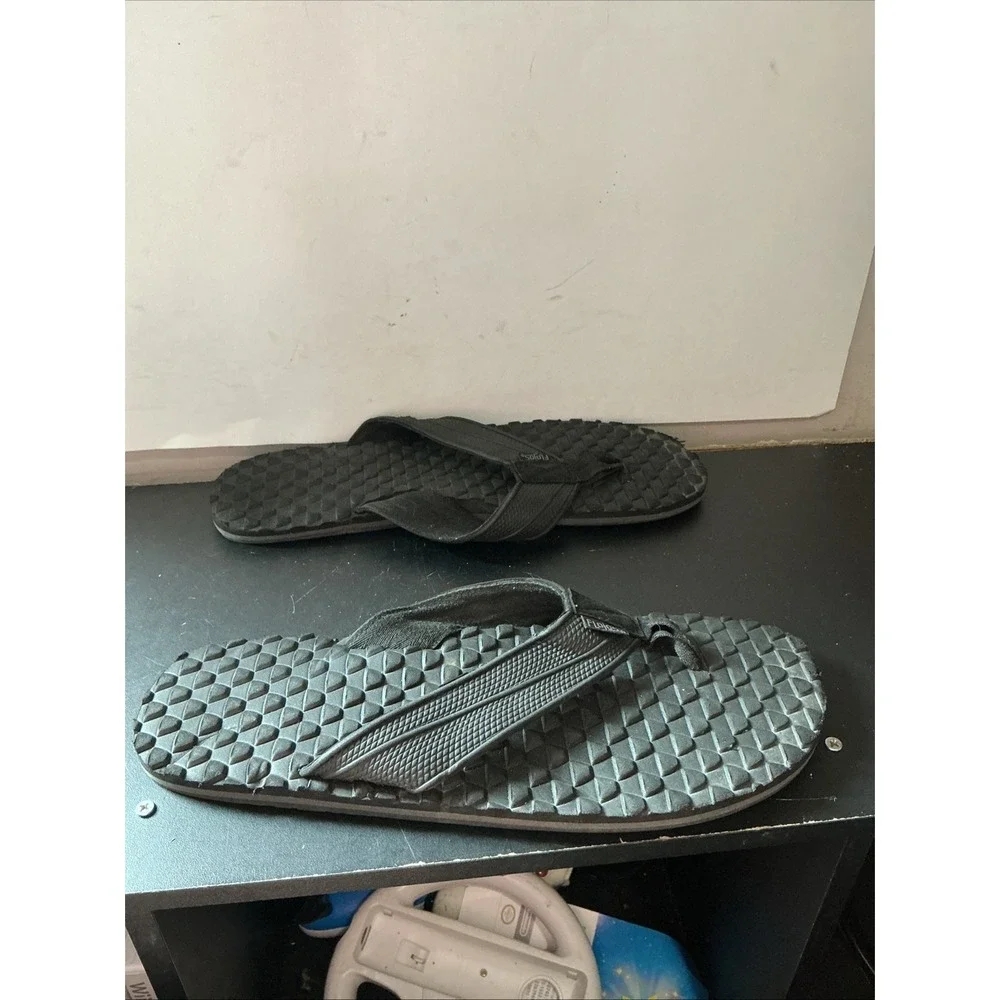 Flojos Men's Black Flip Flops. NO SIZE 12 1/2